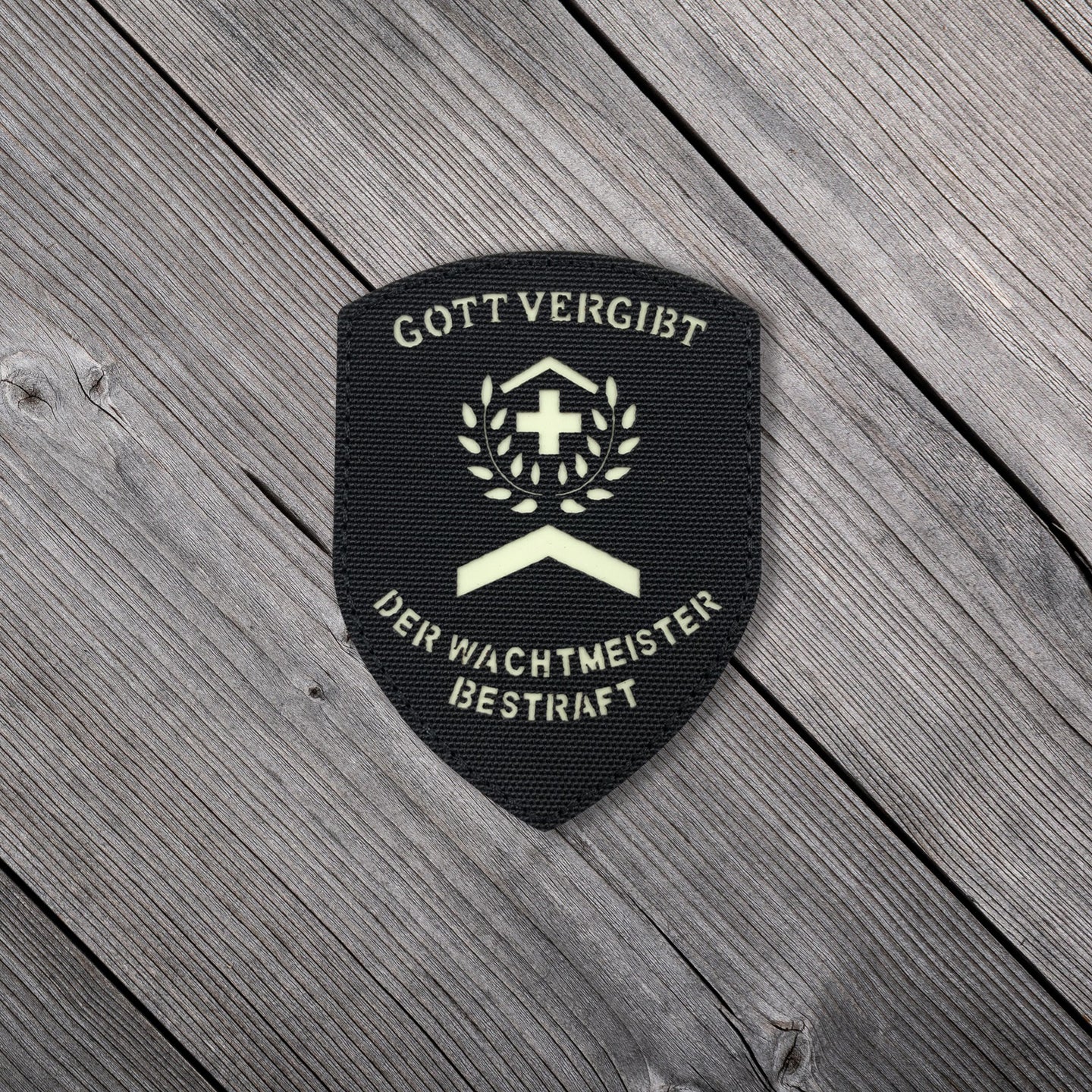 Badge - Fluorescent - Gott vergibt